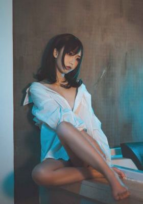 美女性感裸体图片_720完整版观看